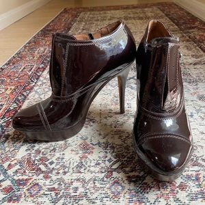 Donald Pliner patent leather zip up ankle boots